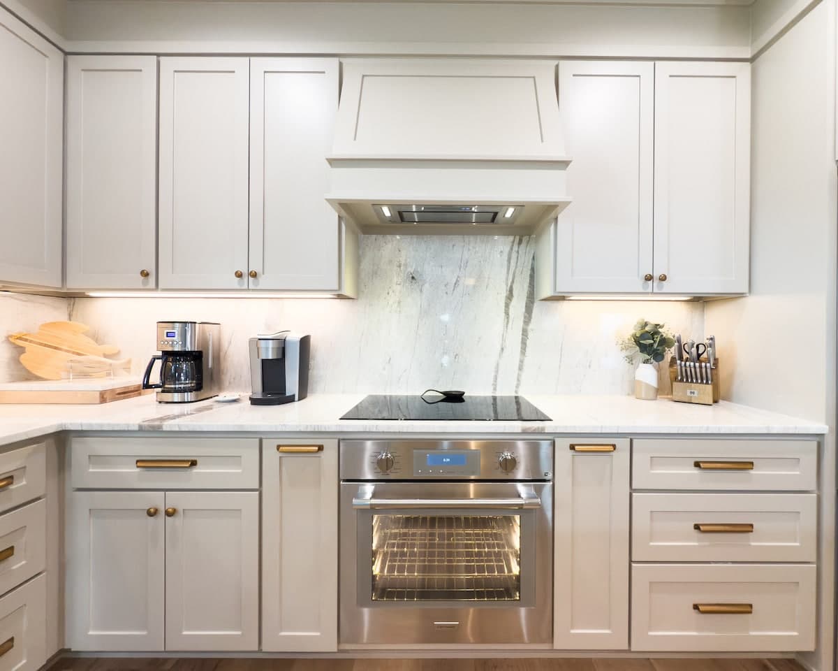 Thermador cooktop with marble slab backsplash